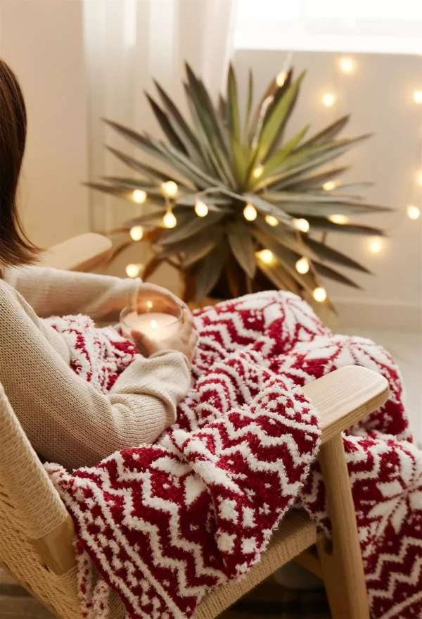 Chunky Knit Christmas Throw Blanket with Fringes - Image 4