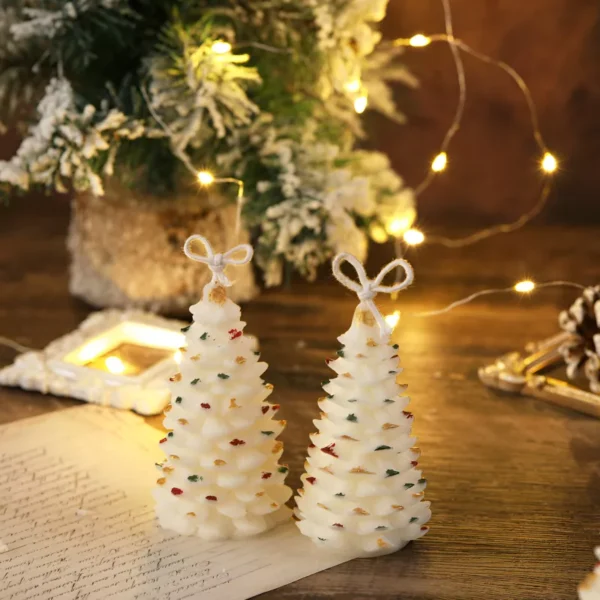 White Christmas Tree Scented Candle - Image 2