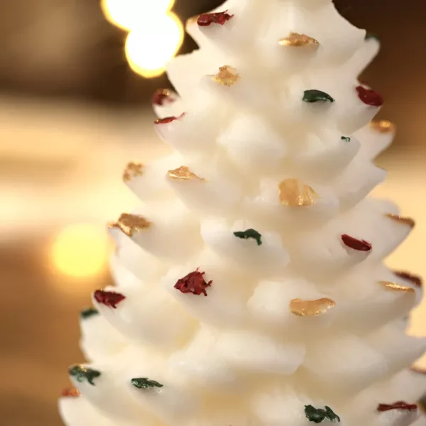 White Christmas Tree Scented Candle - Image 4
